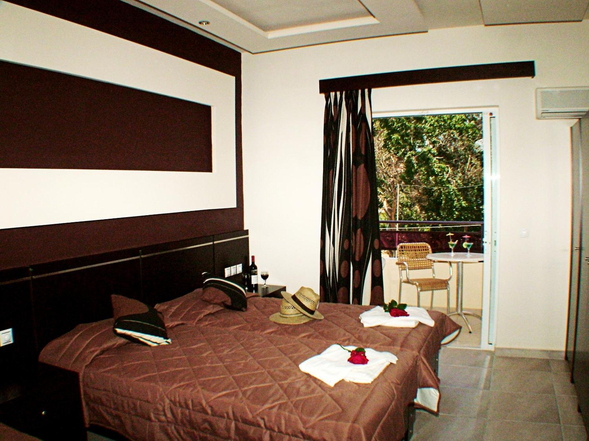 Canadian Hotel Laganas Luaran gambar