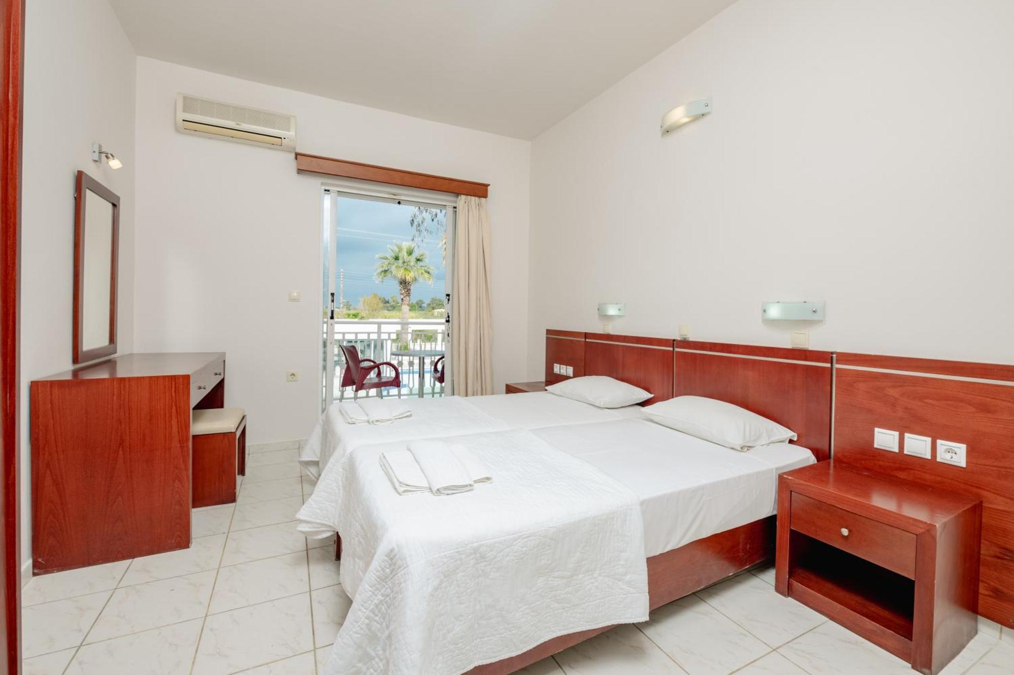 Canadian Hotel Laganas Luaran gambar