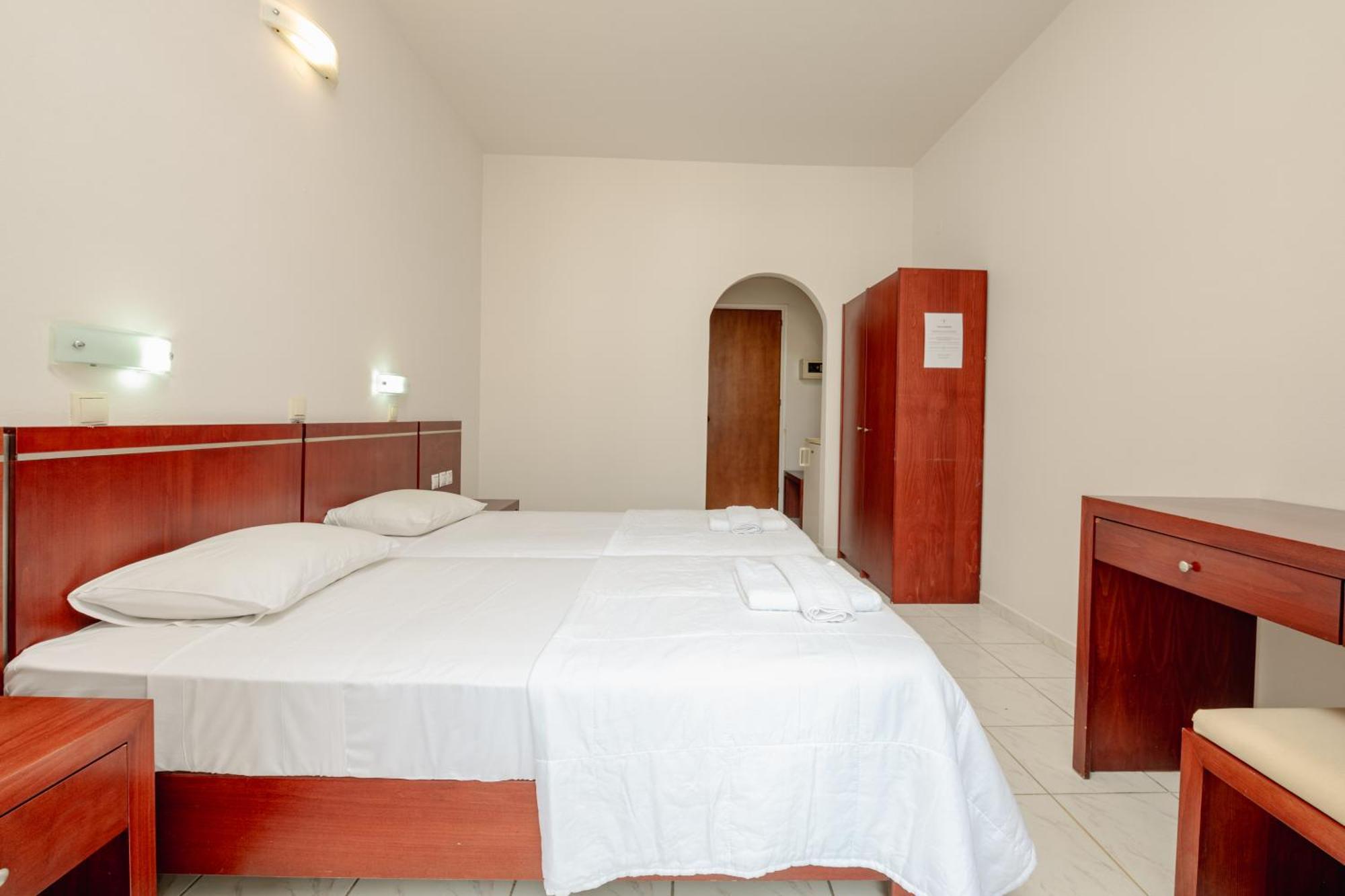 Canadian Hotel Laganas Luaran gambar