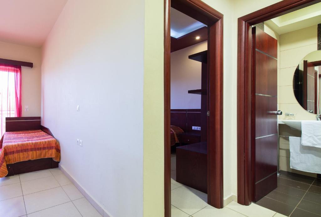 Canadian Hotel Laganas Luaran gambar