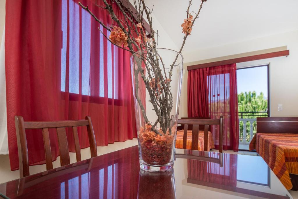 Canadian Hotel Laganas Luaran gambar