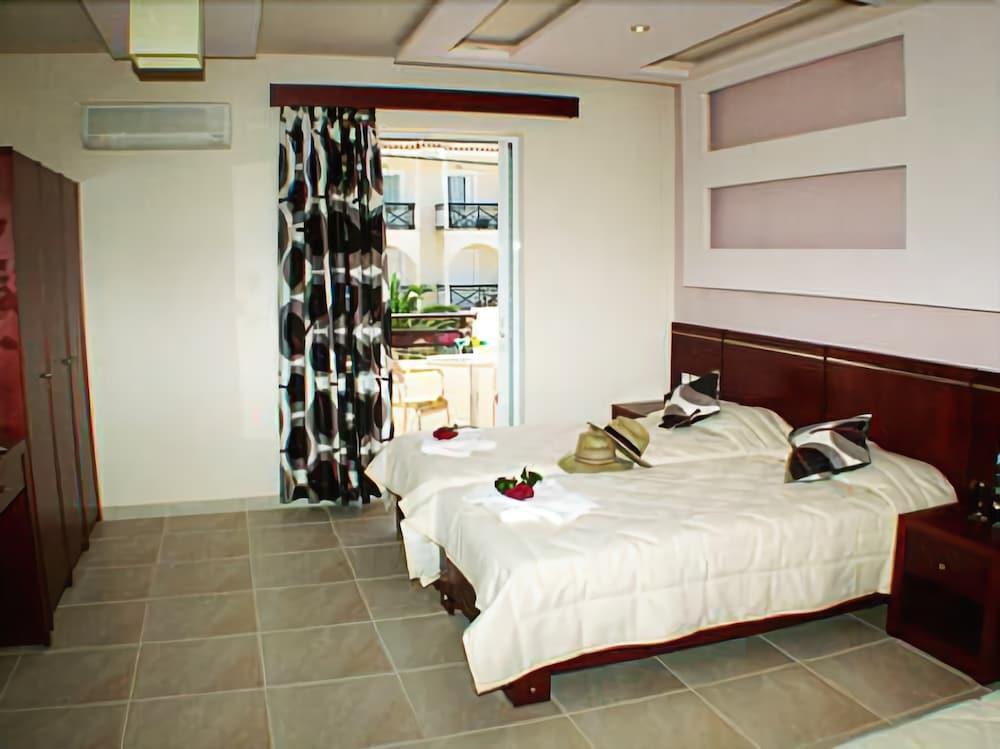 Canadian Hotel Laganas Luaran gambar